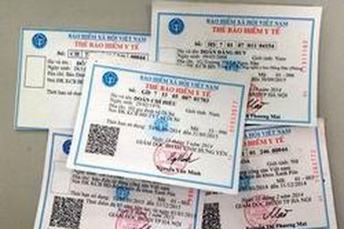 Phải trả lại thẻ BHYT cấp trùng