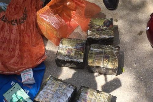 Công an Hà Tĩnh nổ súng, truy đuổi 20km bắt kẻ vận chuyển 5kg ma túy