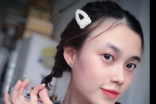 Cô giáo xinh đẹp quay clip cùng học sinh
