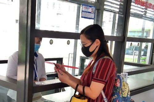Đi xe buýt BRT Kim Mã - Yên Nghĩa không cần dùng tiền mặt