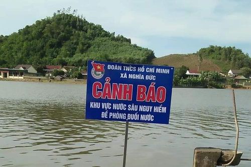 Theo bạn ra tắm hồ, một nam sinh lớp 10 bị đuối nước