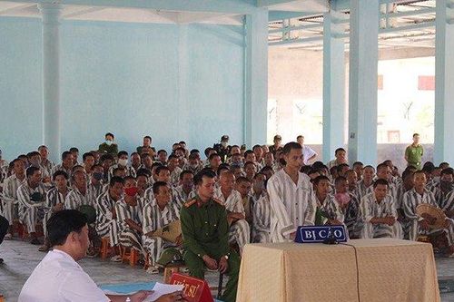 Phạm nhân đang thụ án Hiếp dâm trẻ em bỏ trốn khỏi trại giam