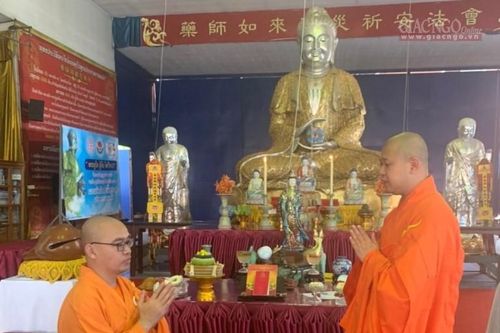 Chùa Việt Nam tại Thái Lan tác pháp An cư kiết hạ