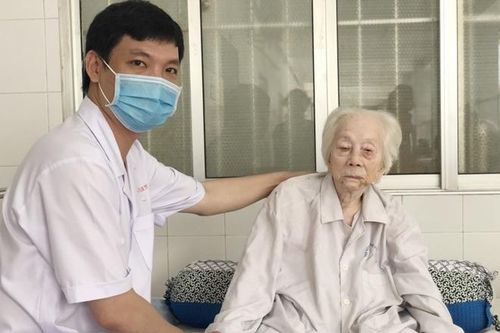 Thay khớp háng thành công cho cụ bà 103 tuổi