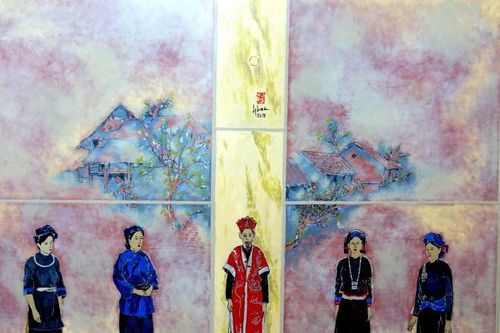 'Sắc màu vương giả' lưu giữ vẻ đẹp trang phục của đồng bào dân tộc