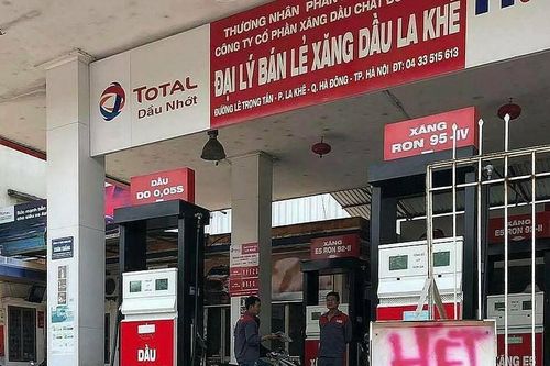 Tình huống đáng ngờ, có tiền không mua nổi xăng dầu chạy máy