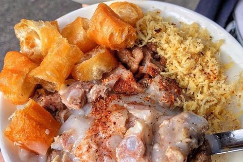 7 món ăn vặt đáng thử một lần quanh phố đi bộ Hà Nội
