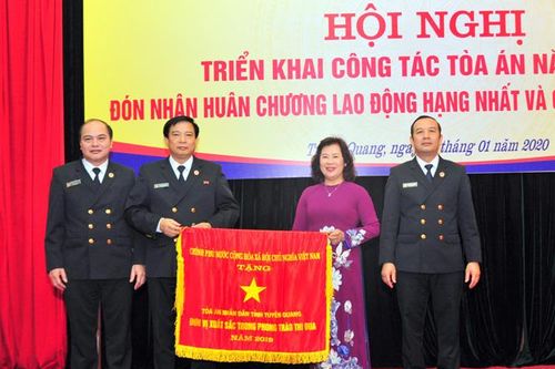 Tòa án nhân dân tỉnh đơn vị xuất sắc trong các phong trào thi đua