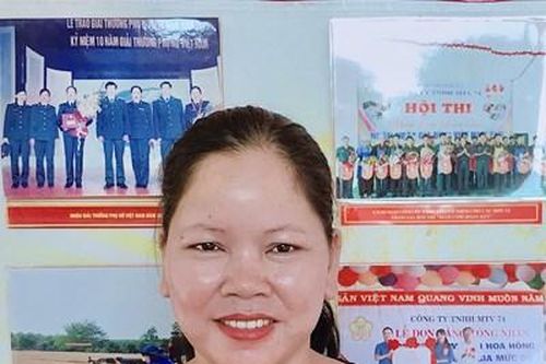 Nữ công nhân tiêu biểu, xuất sắc