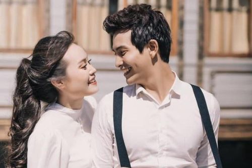 Chuyện tình của chàng diễn viên và fan nữ từ năm 17 tuổi