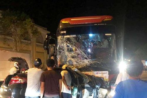 Thanh Hóa: Đối đầu xe khách, tài xế xe con tử vong tại chỗ