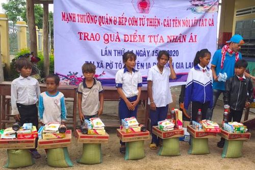 Tạo sinh kế cho học sinh mồ côi