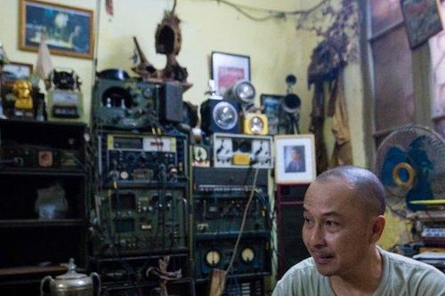 Hé lộ bí mật trong bộ sưu tập đồ dùng thời chiến của người đàn ông phố cổ