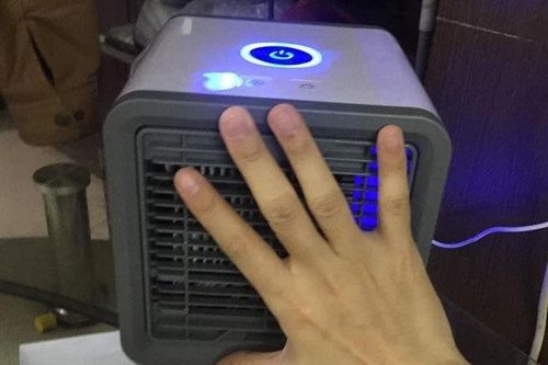Quạt điều hòa mini, chiếu mát da mùa hè... như bị ăn cú lừa