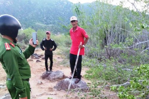 Ngang nhiên phá rừng còn hành hung lực lượng kiểm lâm