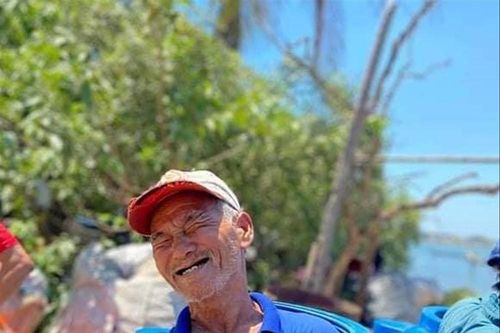 Cõng nước sạch ra xã đảo