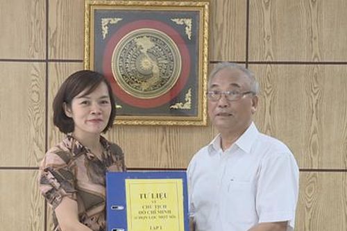 Người dành hơn nửa thế kỷ sưu tầm tư liệu, hình ảnh về Bác Hồ tại nước ngoài
