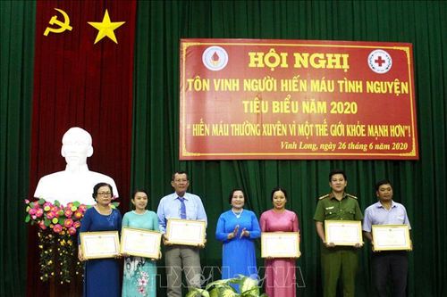 Tôn vinh người hiến máu tình nguyện tiêu biểu