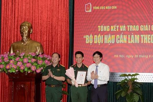 Trao giải Cuộc thi viết 'Bộ đội Hậu cần làm theo lời Bác Hồ dạy'