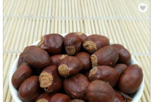 Hạt vải thiều ăn xong vứt đi, nay rao bán 1 triệu đồng/kg