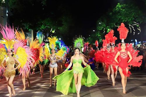 Một không gian văn hóa - du lịch đặc sắc ở phố đi bộ hồ Gươm