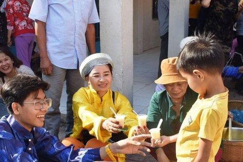 Phiên chợ lấy lá thay tiền 'có một không hai' ở Tây Ninh