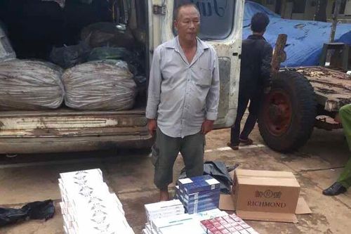 Gia Lai: Bắt xe khách Thuận Tình vận chuyển 2.700 gói thuốc lá lậu