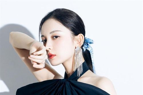 Tin tức giải trí nổi bật (2/7): 'Mỹ nhân Tân Cương' Cổ Lực Na Trát khoe nhan sắc không góc chết