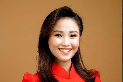 Vẻ đẹp tỏa sáng của nữ sinh 19 tuổi vùng sông nước