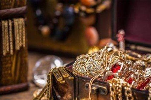Chiếc nhẫn thần kỳ biết che giấu thân phận, 30 năm trở lại và cái kết bất ngờ