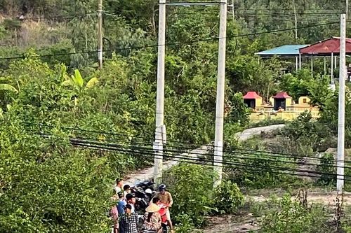 Người đàn ông chết trên võng trong nghĩa trang