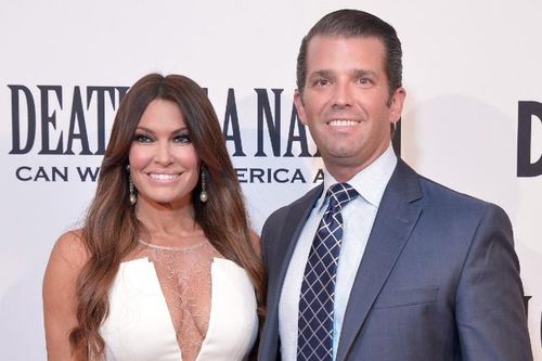 Bạn gái Donald Trump Jr. dương tính với Covid-19