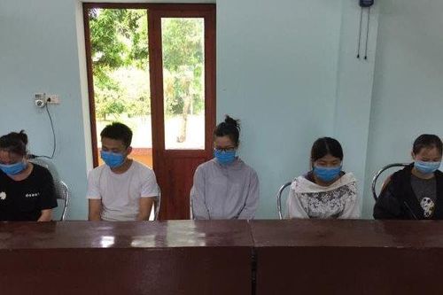Bắt 5 người Trung Quốc nhập cảnh trái phép vào Việt Nam để đánh bạc