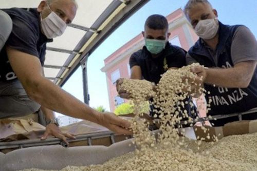 Cảnh sát Italia 'đặt bẫy', thu giữ lô ma túy 'siêu khủng' từ phiến quân IS ở Syria