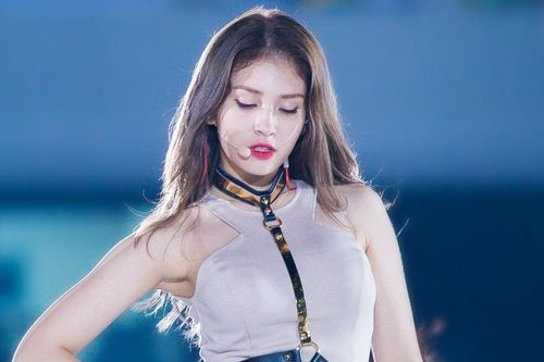 'Bông hồng lai' Jeon Somi lận đận sự nghiệp