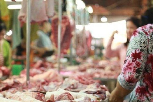 Heo hơi lại tăng giá, bà nội trợ không dám mua thịt lợn