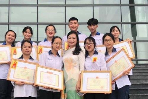 Thi học sinh giỏi quốc gia, một lớp ở Vĩnh Phúc được thưởng gần 300 triệu đồng