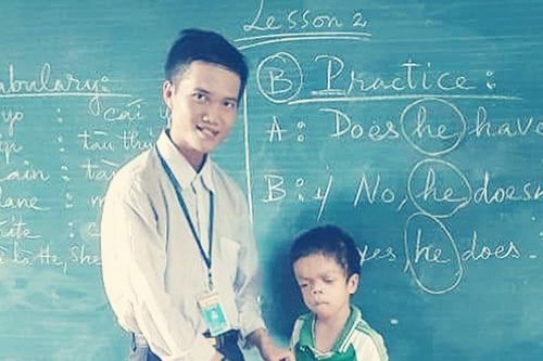Giúp đỡ em sinh viên nghèo mổ mắt