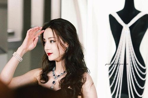 Nhan sắc đẹp 'cực phẩm' của mỹ nhân hàng đầu Hoa ngữ Địch Lệ Nhiệt Ba