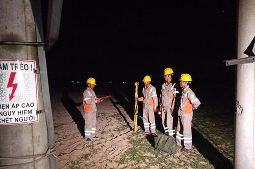 Ăn, ngủ cùng điện