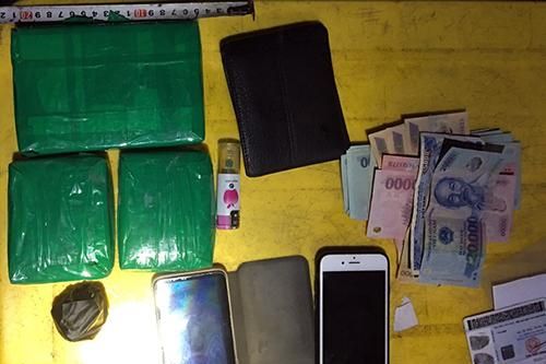Giấu 3 bánh heroin trong cốp xe máy
