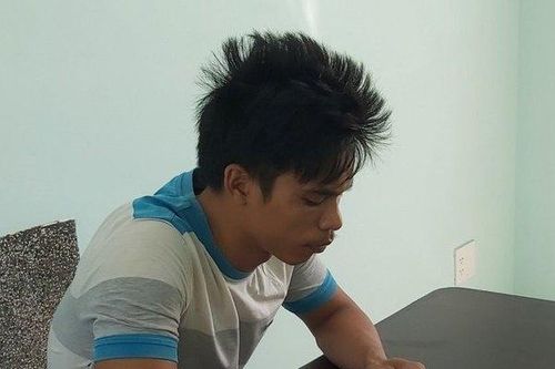 Nam thanh niên liều lĩnh nhảy tàu đang chạy để cướp điện thoại của hành khách