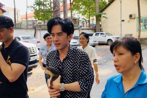Lý do ca sĩ Đan Trường tặng 2 con rái cá cho Thảo Cầm Viên