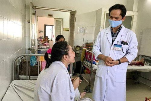 Người phụ nữ suýt phải cưa tay chỉ vì tin lời thầy lang