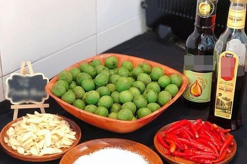 Cách làm sấu ngâm mắm ớt giòn ngon đưa cơm ngày hè nắng