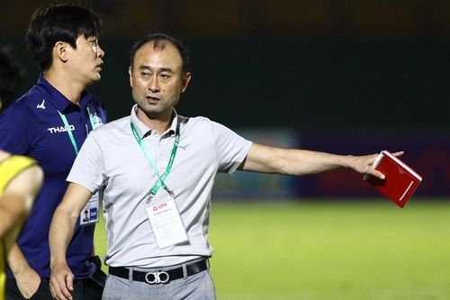 HLV Hàn Quốc: 'HAGL không quan trọng thứ hạng V.League'