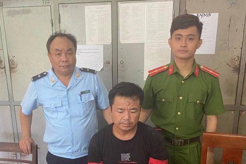 Dắt lưng hàng trăm viên ma túy tổng hợp cùng heroin chạy trốn lực lượng truy đuổi