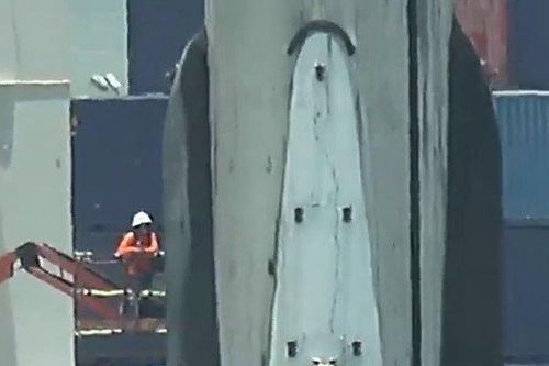 Clip: Tên lửa Falcon 9 gặp sự cố gãy chân hạ cánh