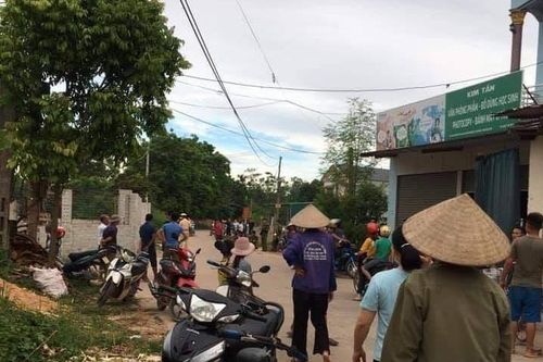 Mới học lái, lùi xe cán thương vong 2 cháu nhỏ
