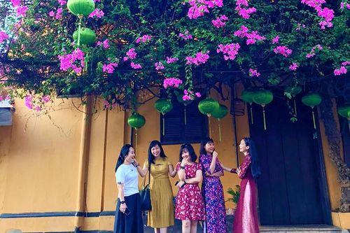 Phố cổ Hội An nhộn nhịp du khách sau dịch Covid-19